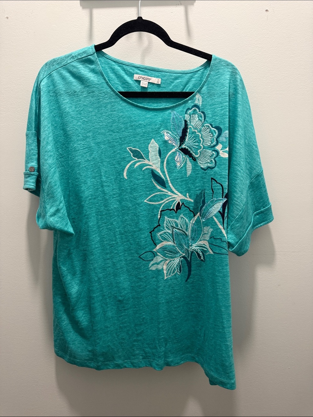 Chico's Turquoise Floral Embroidered Short Sleeve Tee. Chicos size 4. Us 20-22w